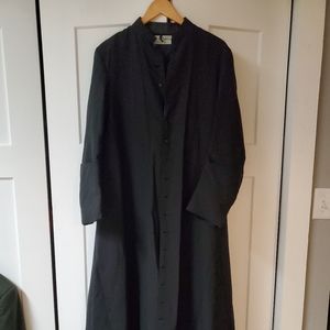 Vintage r j toomey year rounder black long polyester/rayon cassock vestment